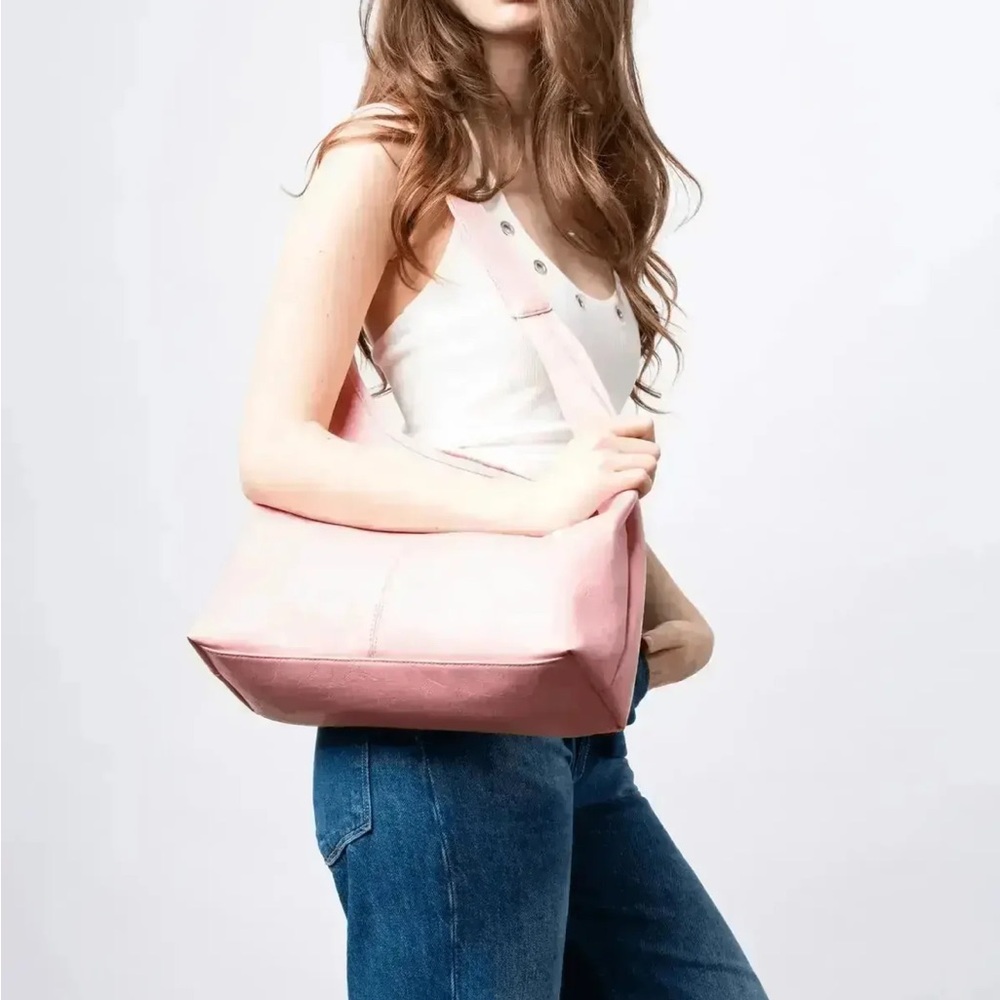 Chic Pink Shoulder bag NEW. Noirvere brand!! Comes w/small zippered pouch!